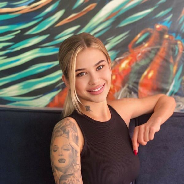 Daniel young and beautiful girl. She have nice body and tits. She smile and funny girl. Daniel blond girl with blue elegant and VIP lady. Daniel dont have professional photo becouse she new in this job. But she no need filter and prof photo she very beautiful in real life. Meet her and will see it ;)