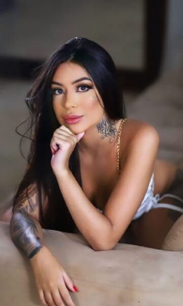 Atendimento 24 horasCom 18 aninhos sou uma acompanhante iniciante safada, meiga, muito carinhosa e faço o estilo namoradinha. Meus são olhos verdes, corpo mignon todo natural tenho lindos seios médios e cabelos longo. Gosto de viajar, bons restaurantes com uma boa companhia e um bom vinho. Para manter a forma gosto de ir a academia e fazer caminhadas. Dona de um olhar marcante e jeitinho ninfeta. Meus carinhos irão marcar na sua memória. Não perca tempo e mande uma mensagem agora para essa gata e marque seu encontro !